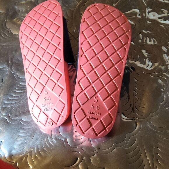 Vera Bradley NWT slides originally 45.00, I just never wore them, - Picture 6 of 6